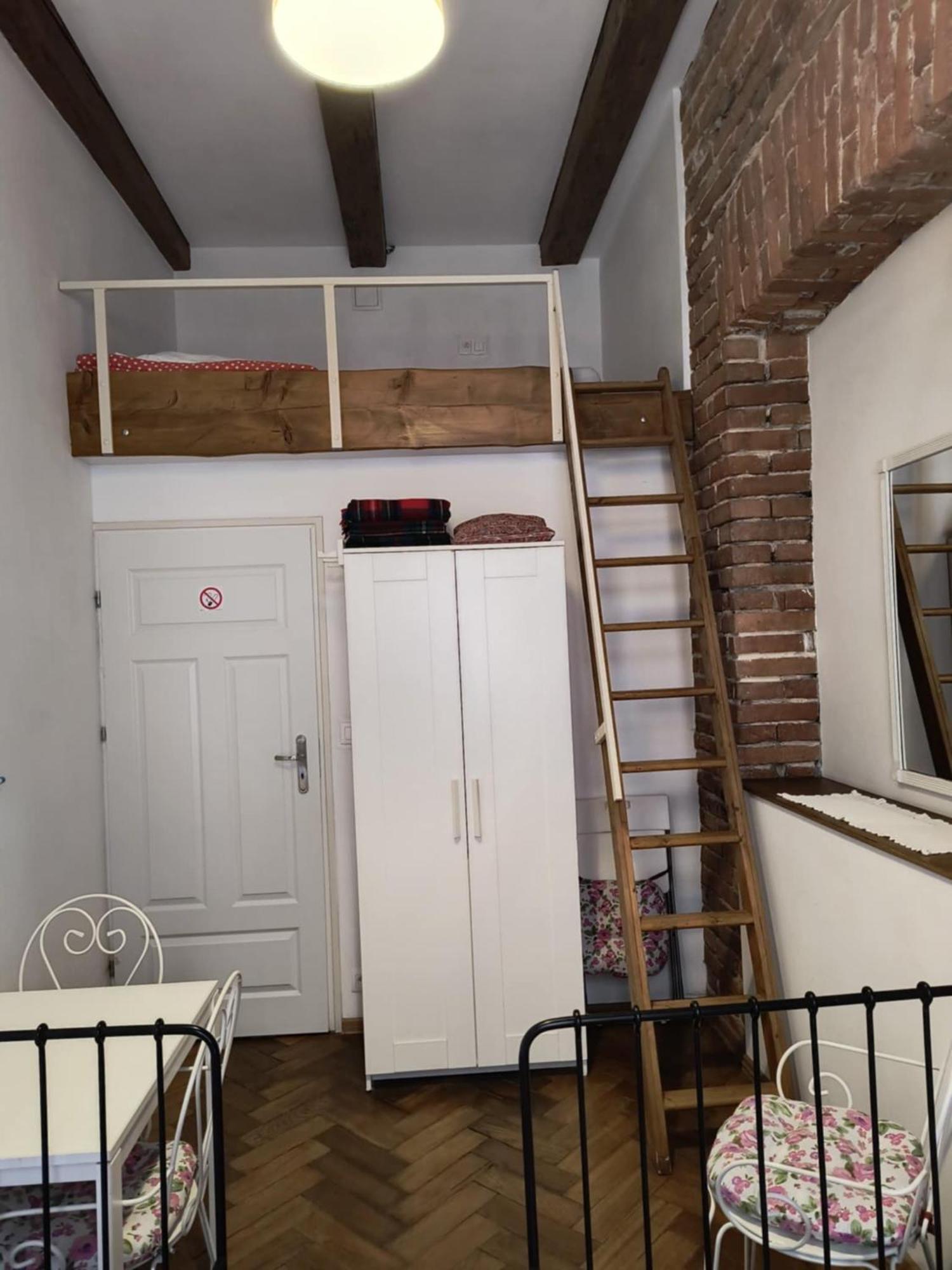 Wawel Hostel คราคูฟ ภายนอก รูปภาพ